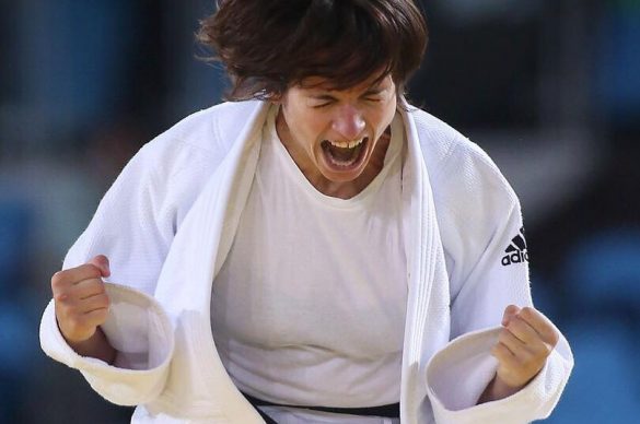 Sandrine Martinet remportant la médaille d'or en septembre 2016