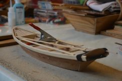 Maquette en bois d'une coque de bateau. 
