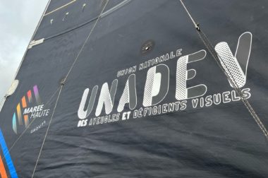 logo Unadev sur le bateau